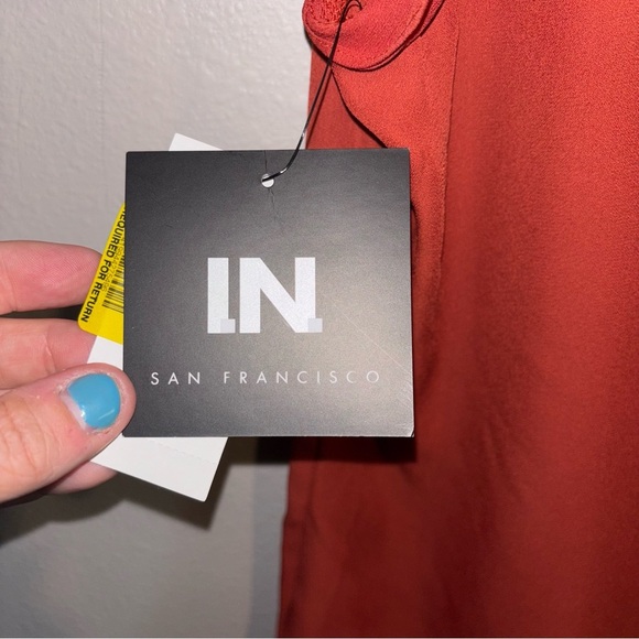 IN SAN Francisco NWT Terracotta V-Neck Women's Top - Picture 4 of 6